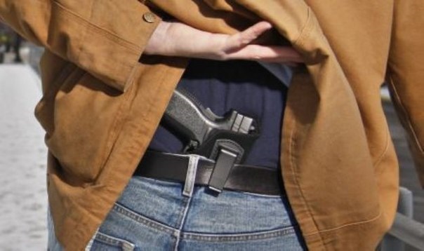 В Калифорнии учителям разрешили носить пистолеты